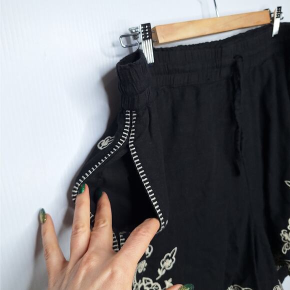 Elie Tahari Embroidered Shorts Women XL Linen Blend Boho Resort Pull On Vacation - Picture 6 of 10